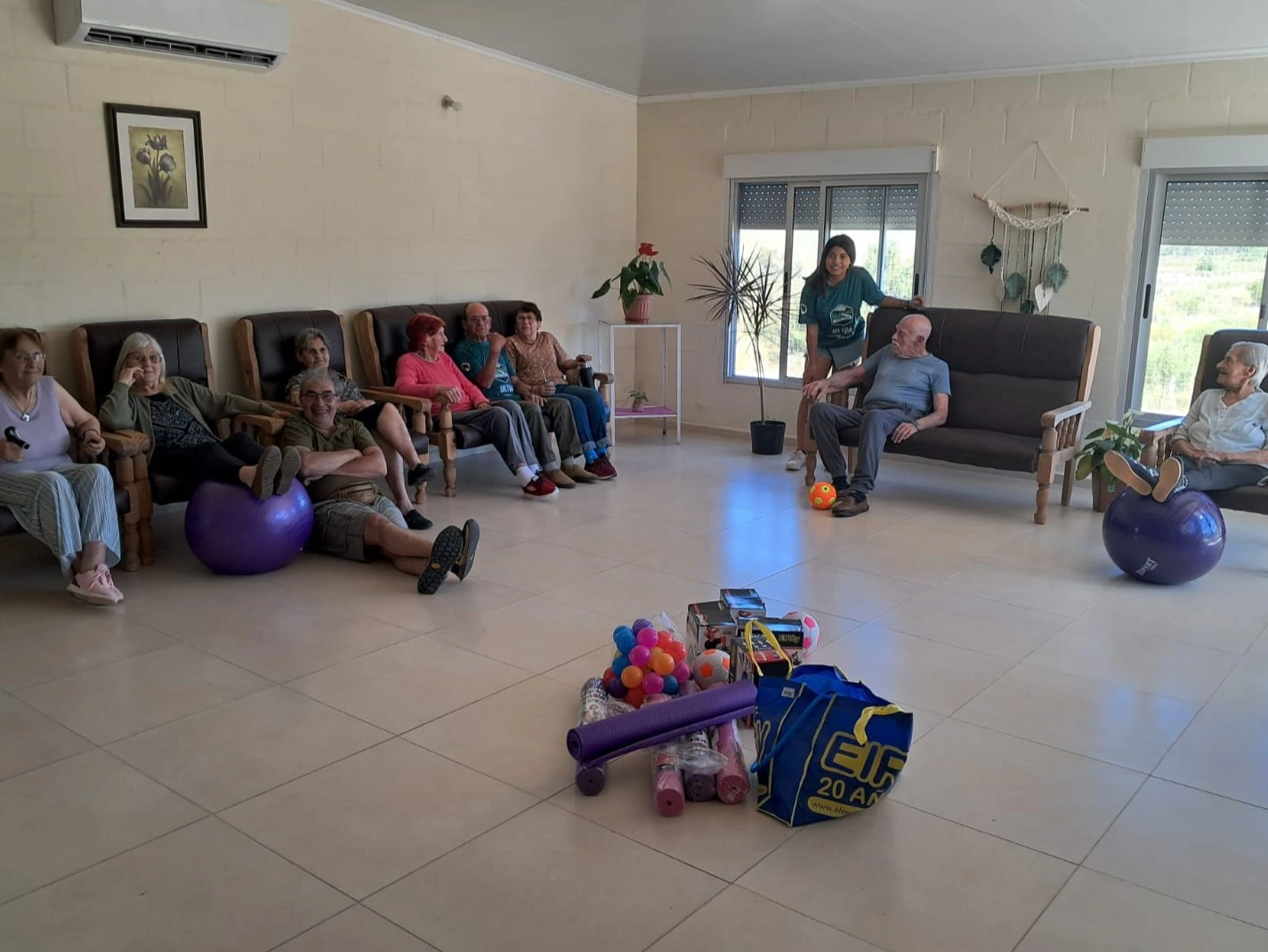 Equipamiento de rehabilitación donado a un hogar de ancianos