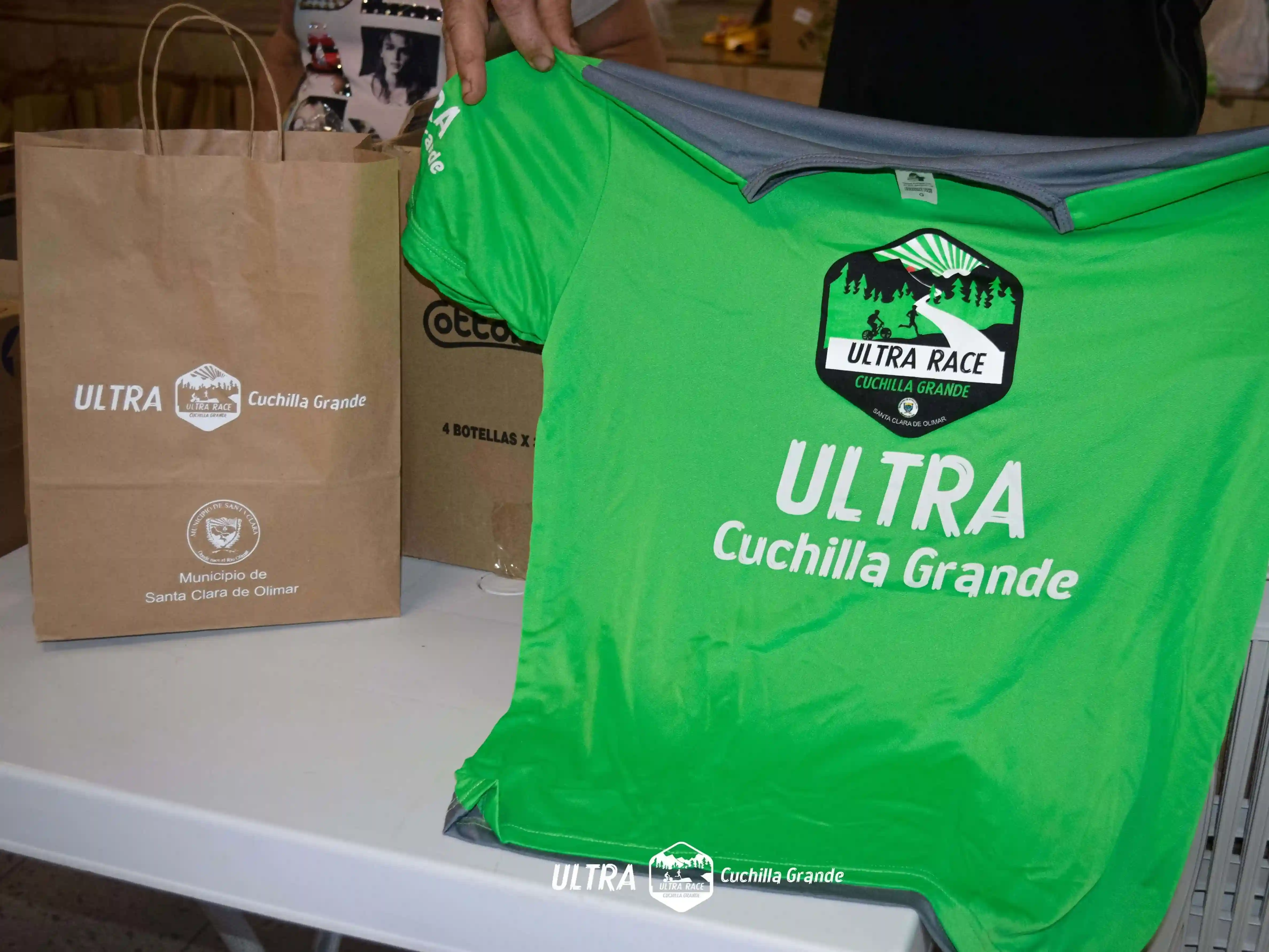 Foto de camiseta y kit de corredor